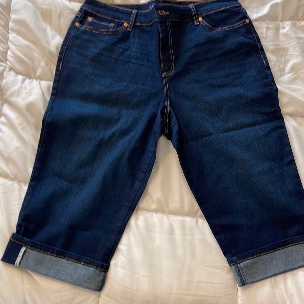 Bandolino Size 14 Denim shorts/short capris